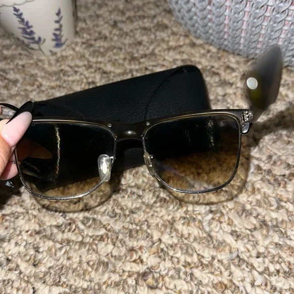 Ray-Ban Sunglasses - Picture 2 of 3